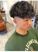 ツイストスパイラル　フェードカット　スペインカール風