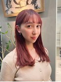 ピンクカラー　ロング　前髪パッツン　ブリーチ