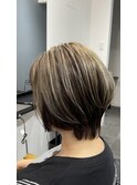 白髪ぼかしハイライトショート