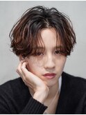 渋谷フェザーパーマフェザーショート大人刈り上げセンターパート
