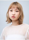 前髪似合わせ顔周りカットレイヤーカットハイトーンベージュボブ