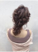 ミディアムヘアの編み下ろしアレンジ
