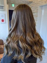 ジュリアンマーラ(Julien Mara) オリーブグレージュ/アッシュ/ウェーブロング/外国人カラー