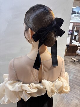 シュリット(schritt) クラシカルタイトシニヨン×黒リボン結婚式ヘア渋谷mutsuki