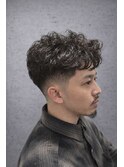 フェードとリッジパーマで作る、唯一無二のバーバースタイル