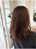 軽やかなミディアムレイヤー明るめブラウンスタイリングが簡単