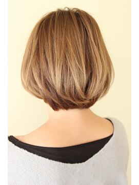 レウナ 外苑前(Reuna) 30代40代大人可愛いひし形ボブ　丸みが可愛い