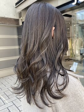 アクアオモテサンドウ(ACQUA omotesando) △ブリーチなしオリーブグレージュニュアンスカラーロングヘア