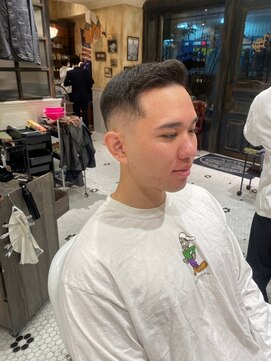 ルドローブラントオオサカ(LUDLOW BLUNT Osaka) 【LUDLOWBLUNT】バーバーヘア　ハイフェードカット