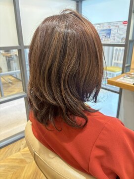 大人可愛いくびれハッシュカットミディアム×透明感ベージュ