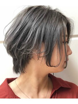 ヤヨイブレインズ グランデ(YAYOI BRAINS GRANDE) ダメージレス透明感のあるショートボブデザインカラー