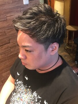 リバティシェアバーバー 銀座(LIBERTY SHARE BARBER) フェードカット/サイドグラデーション/シルバーカラー<理容室>