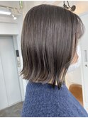 透けるグレージュ