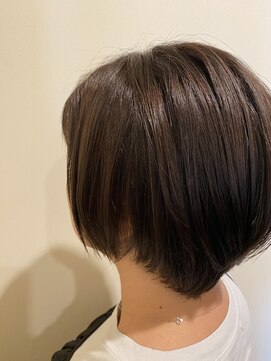 イノセント 今治(INNOCENT) 大人リッチなグレージュ × お顔まわりスッキリショート