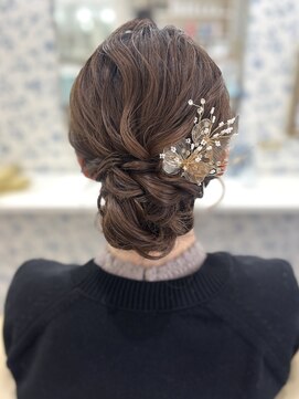 サクララ(Sakura la) ふわふわシニヨン／結婚式お呼ばれヘア／二次会へア／ミディアム