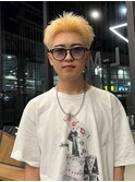 アップバングツーブロックダブルカラーブリーチメッシュ
