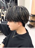 ハイライトセンターパートメッシュダブルカラーツーブロック