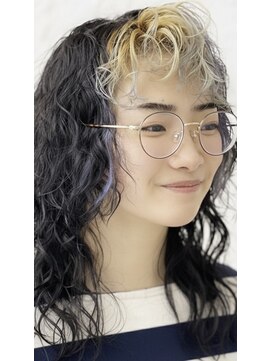 アヴニール アックス(Avenir axe) ハッシュカット/スパラルパーマ/バングカラー