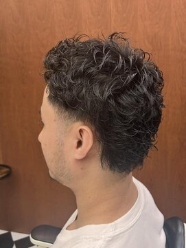 フランクス バーバー ウエストトウキョウ 吉祥寺店(FRANK’S BARBER WEST TOKYO) 波巻きツイストスパイラルリバースセンターパートニュアンスパY