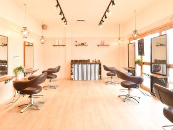 サロンドアンジェの写真/気さくで明るい女性スタッフがお出迎え♪リラックスできる居心地の良さが魅力のアットホームなサロンです!