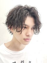 フィフス(fifth)&nbsp;ミディアムウルフセンターパート波巻きツイストスパイラルパーマ