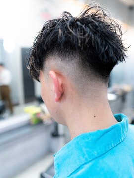 エフエム 明大前(FM) バーバー ツイストパーマ/ツイスパ/ビジネス/フェードカット