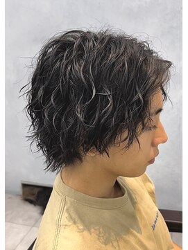 エレナ(elena) ツイストスパイラルパーマセンターパートウルフニュアンスパーマ