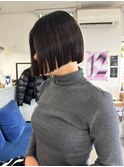 20代30代大人かわいいツヤ感前下がりぱつっとボブ