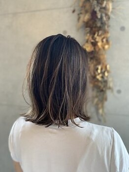 ブルー ド ロワ(BLEU de ROI)の写真/【中区浜】カラーバリエーションが豊富だから、グレイカラーも明るく綺麗な色に。大人女性の魅力を引き出す