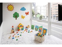 アース 浦和店(HAIR&MAKE EARTH)の雰囲気(キッズルームも完備♪親子で楽しく過ごせる空間♪【白髪ぼかし】)