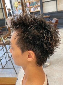 スペックホルダー(Spec Holder) スパイキーパーマ×ショートフェード