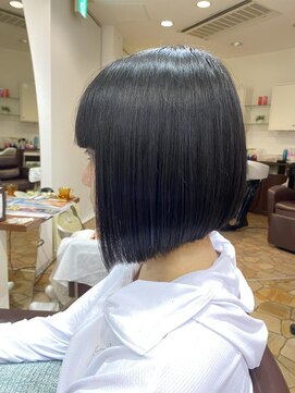 ヴィサージュクオン(VISAGE Quon) 前下がりボブ