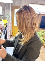 ルーナヘアー(LUNA hair)&nbsp;ミディアムレイヤー ハイライトカラー ブリーチ 20代30代40代