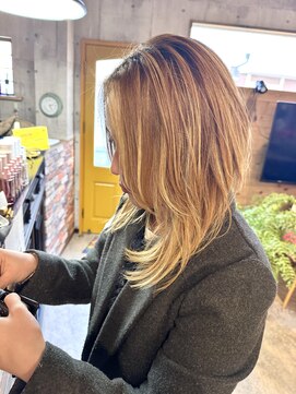 ルーナヘアー(LUNA hair) ミディアムレイヤー ハイライトカラー ブリーチ 20代30代40代