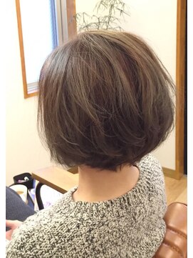 アロ(aLo) ふわっとグレージュボブ