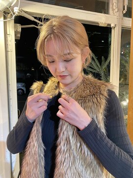 チカシツ(Chikashitsu) creamy beige short