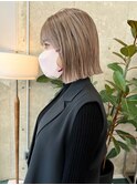 ベージュ