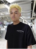 金髪スパイキーショート