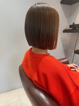 リプラス(Replus) シザーのラインを付けた切りっぱなしボブスタイル