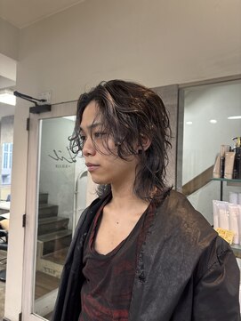 ハイル(KHAIR) インナーカラーミディアムウルフ《谷 昂将》