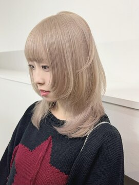 サンク 原宿 表参道(cinq) ロングレイヤーカット顔周りレイヤーミルクティーベージュカラー