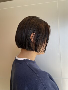 コンパクトボブ×透明感カーキベージュ