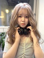 ニモ(NIMO.) ハイトーンピンクベージュウェーブロング