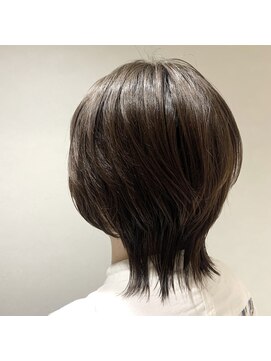 イーチ ヘアーアンドトータルビューティ(each hair&total beauty) くびれヘア/ミディウルフ【青木元子】