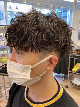 フィフスワン(fifth one) 波巻きパーマメンズパーマメンズヘアツーブロックツイストパーマ