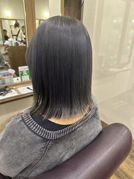 イタクラ 赤道店 (ITAKURA) 切りっぱなしボブ×アンブレラカラー×ブルーシルバーカラー