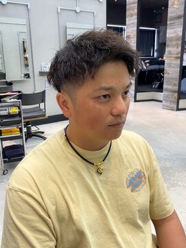 ネオン(NEON) 短髪アップバング×ツイストパーマ