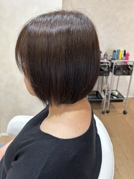 ジャパンデザイナーズアカデミー ベージュカラー前下がりボブ【堺深井】