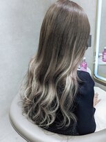 レアナ バイ ニーナ(Leana by NINA)&nbsp;プルエクステでロングヘア