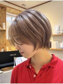 ミルクティーベージュ/くびれショート/ダブルカラー